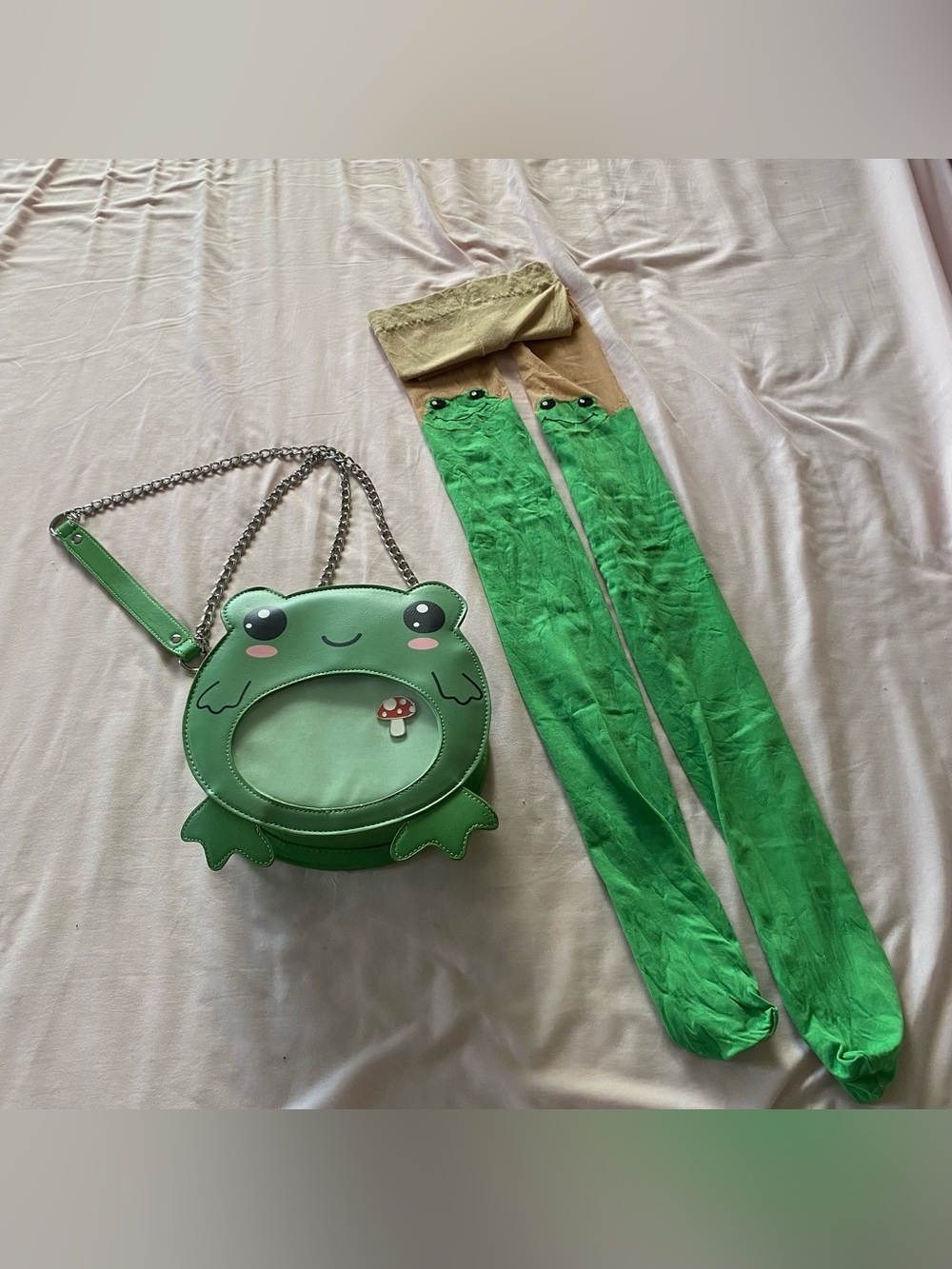 Hot Topic Kawaii Frog Pin Collector Figural Crossbody Bag + Bonus Frog Tights